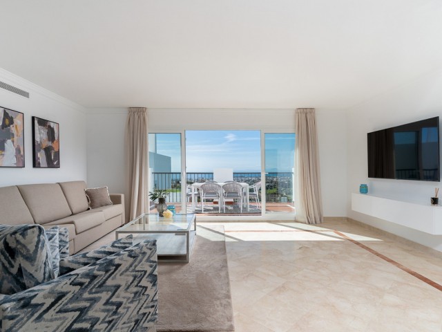 2 Bedrooms Apartment in Benahavís