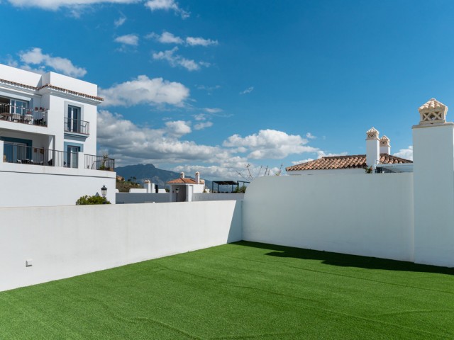 2 Bedrooms Apartment in Benahavís