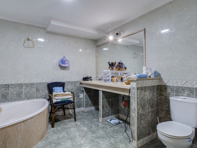 Villa con 4 Dormitorios  en Marbella