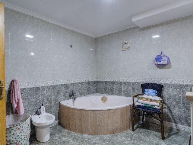 Villa con 4 Dormitorios  en Marbella