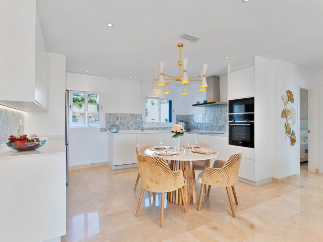 Apartment, El Paraiso, R5188291