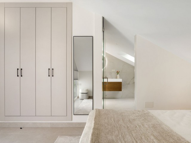 5 Bedrooms Apartment in Nueva Andalucía