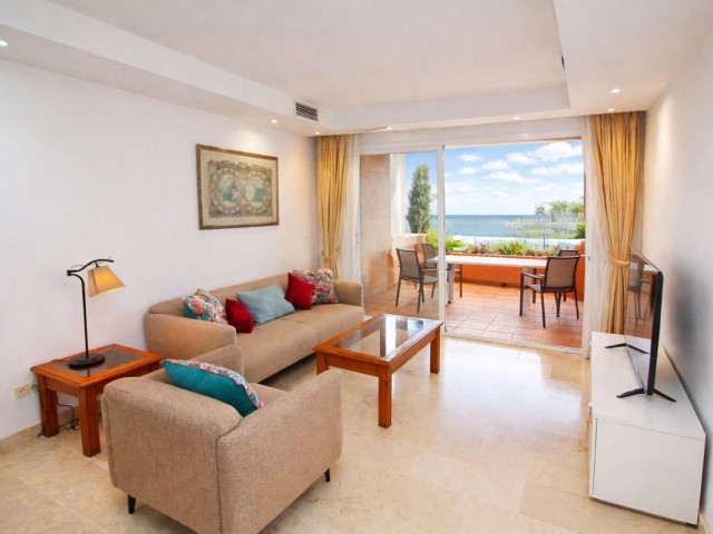 Apartamento con 2 Dormitorios  en Marbella