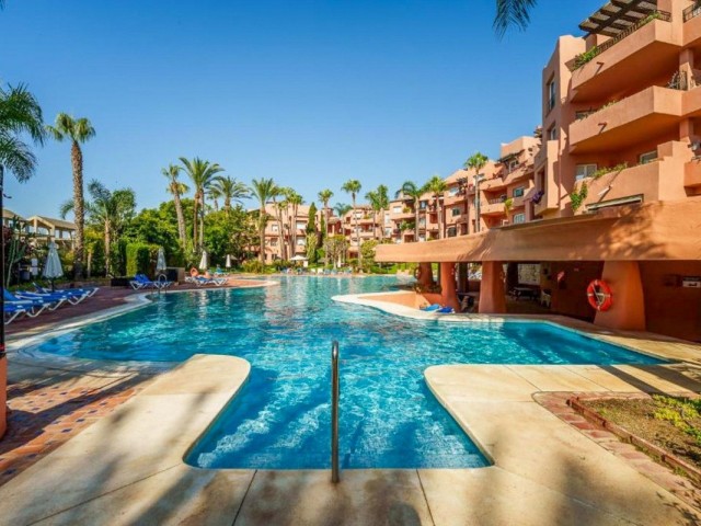Apartamento con 2 Dormitorios  en Marbella