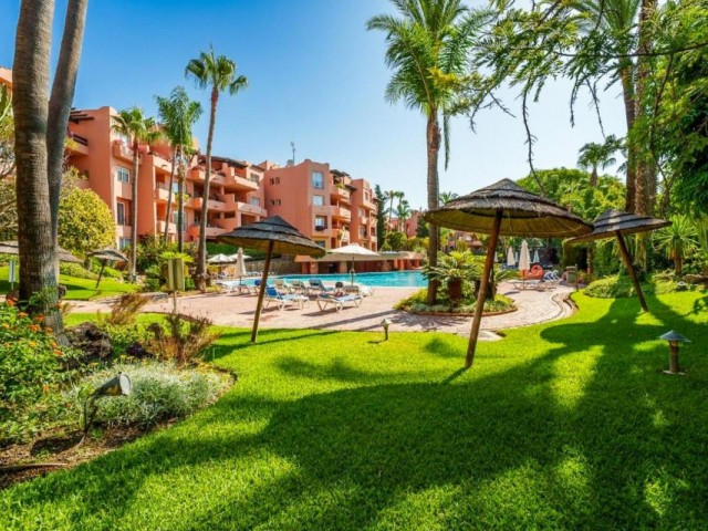 Apartamento con 2 Dormitorios  en Marbella