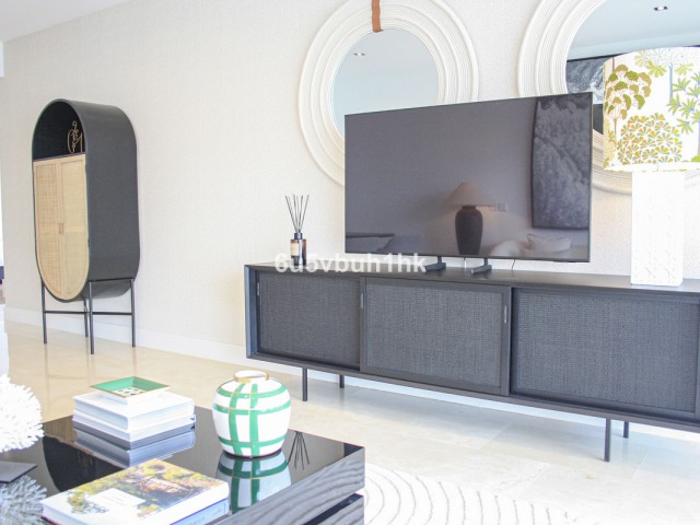 Apartamento con 2 Dormitorios  en Marbella