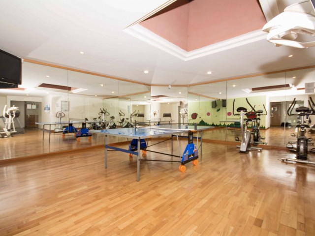 Apartamento con 4 Dormitorios  en Estepona