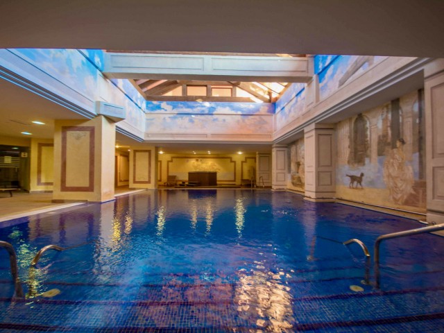 4 Bedrooms Apartment in Estepona