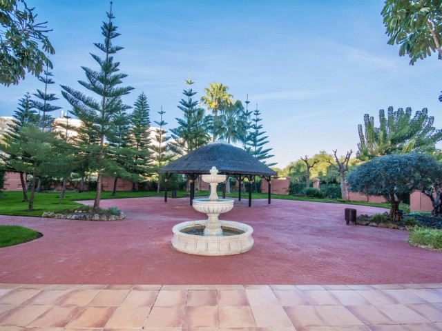 4 Bedrooms Apartment in Estepona