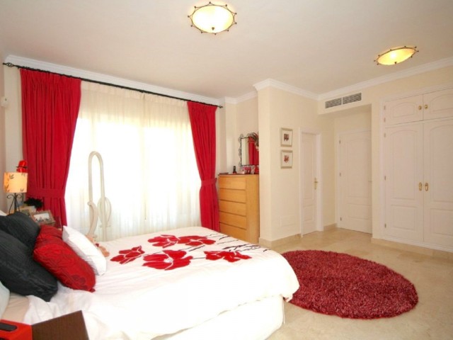 3 Bedrooms Villa in Elviria