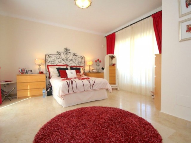 3 Bedrooms Villa in Elviria