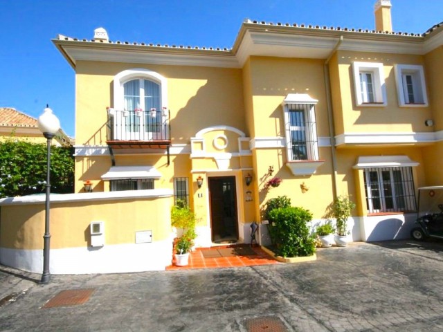 3 Bedrooms Villa in Elviria