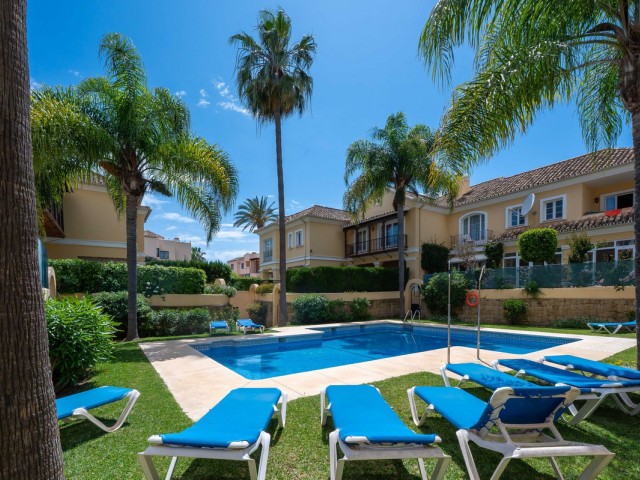 3 Bedrooms Villa in Elviria