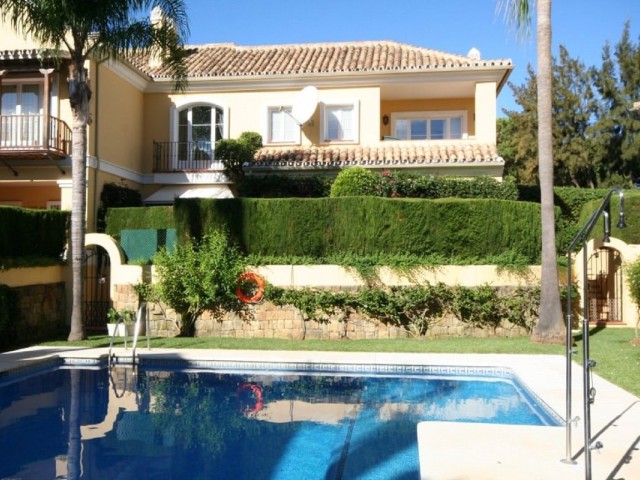 3 Bedrooms Villa in Elviria