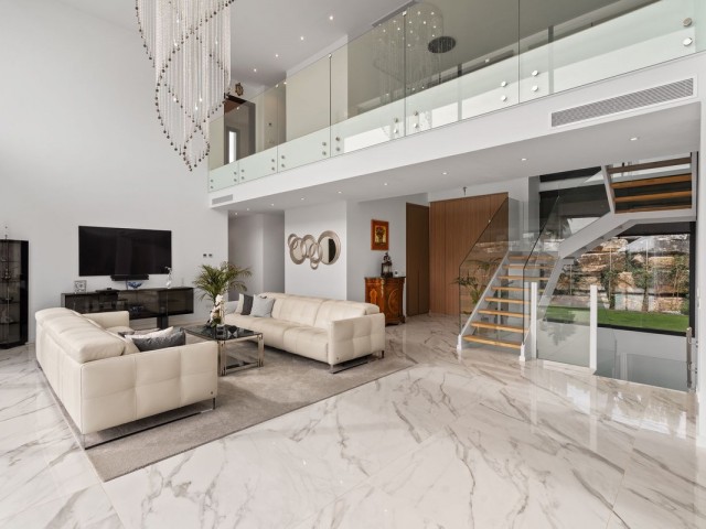 5 Bedrooms Villa in Estepona