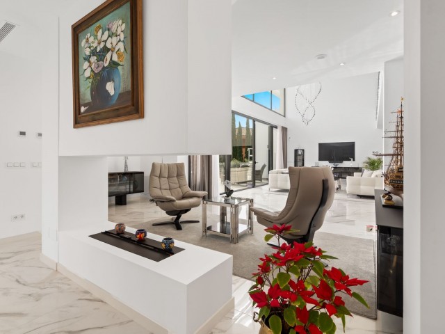 5 Bedrooms Villa in Estepona
