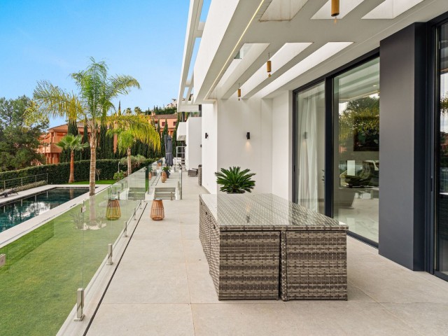 5 Bedrooms Villa in Estepona