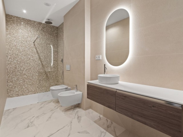 5 Bedrooms Villa in Estepona