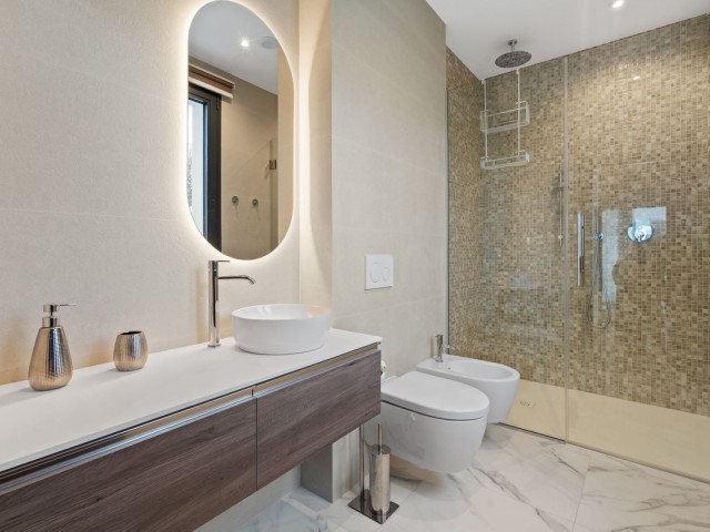 5 Bedrooms Villa in Estepona