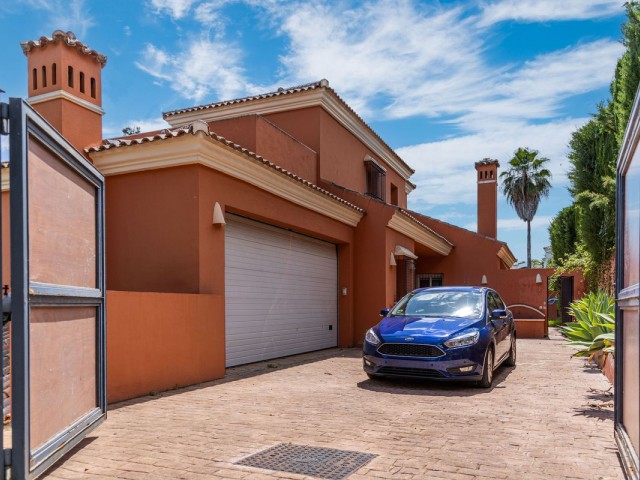 4 Bedrooms Villa in Sotogrande