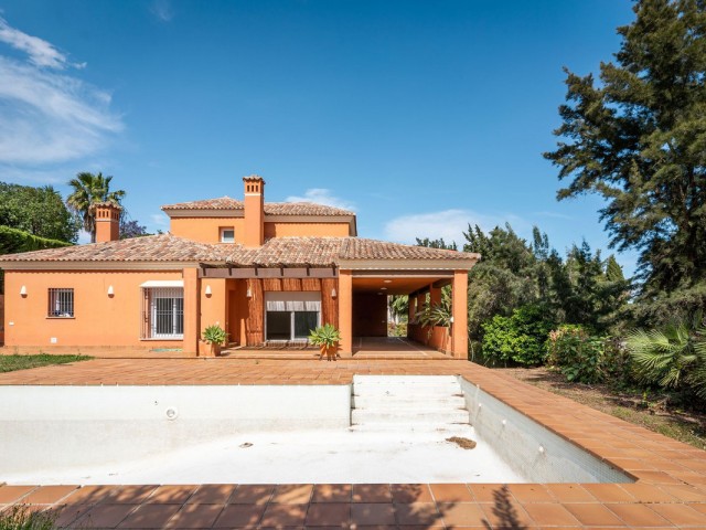 4 Bedrooms Villa in Sotogrande