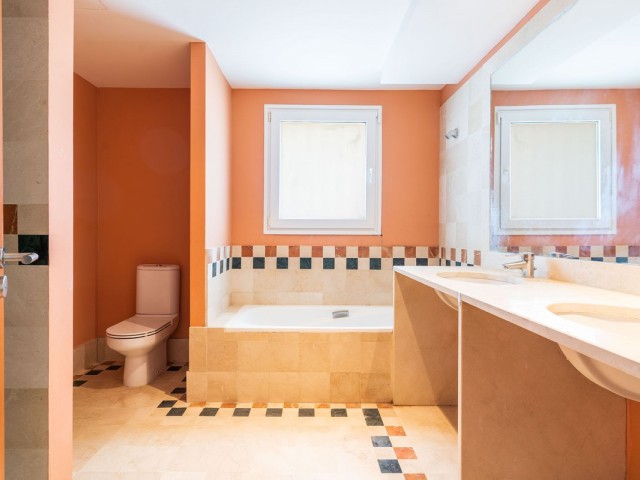 4 Bedrooms Villa in Sotogrande