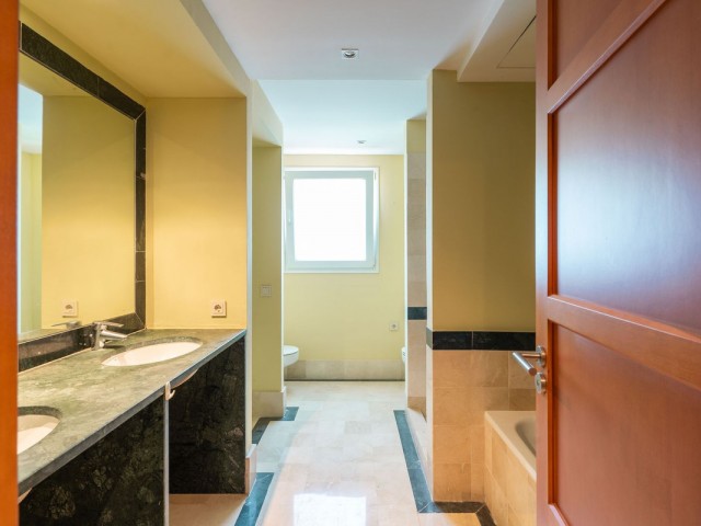 4 Bedrooms Villa in Sotogrande