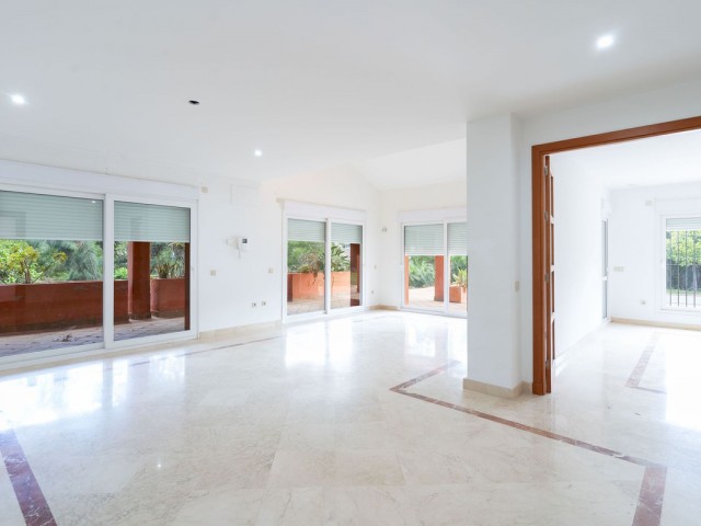 4 Bedrooms Villa in Sotogrande