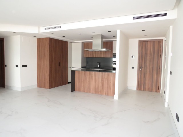 Apartamento con 3 Dormitorios  en San Pedro de Alcántara