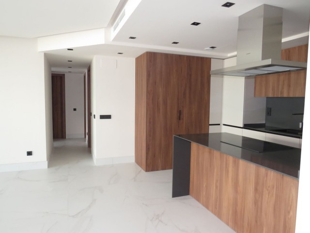 Apartamento con 3 Dormitorios  en San Pedro de Alcántara