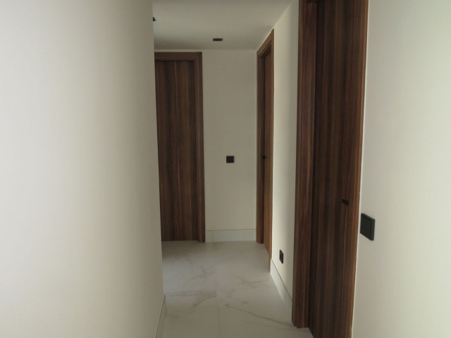 Apartamento con 3 Dormitorios  en San Pedro de Alcántara