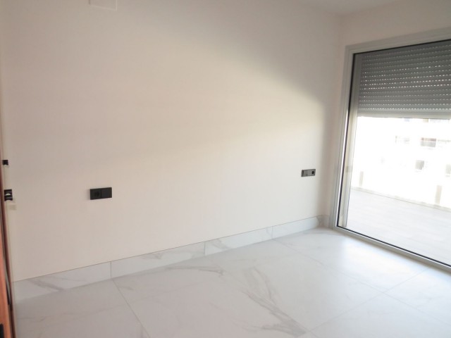 Apartamento con 3 Dormitorios  en San Pedro de Alcántara