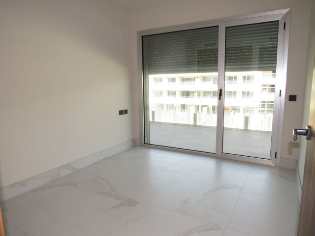 Apartamento con 3 Dormitorios  en San Pedro de Alcántara