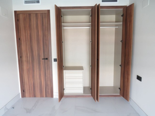 Apartamento con 3 Dormitorios  en San Pedro de Alcántara