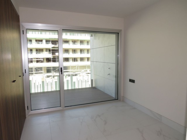Apartamento con 3 Dormitorios  en San Pedro de Alcántara