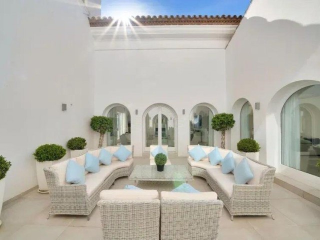 8 Bedrooms Villa in Hacienda Las Chapas