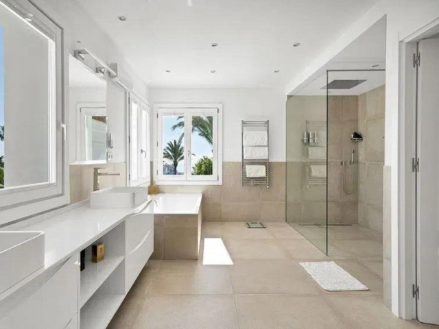 8 Bedrooms Villa in Hacienda Las Chapas