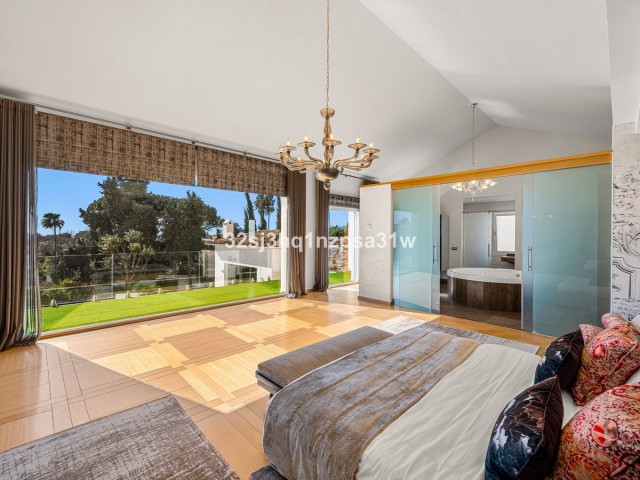 6 Bedrooms Villa in Guadalmina Alta