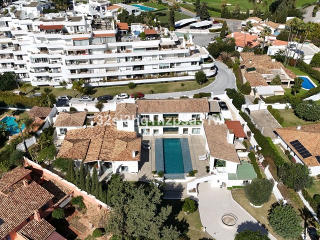 6 Bedrooms Villa in Guadalmina Alta