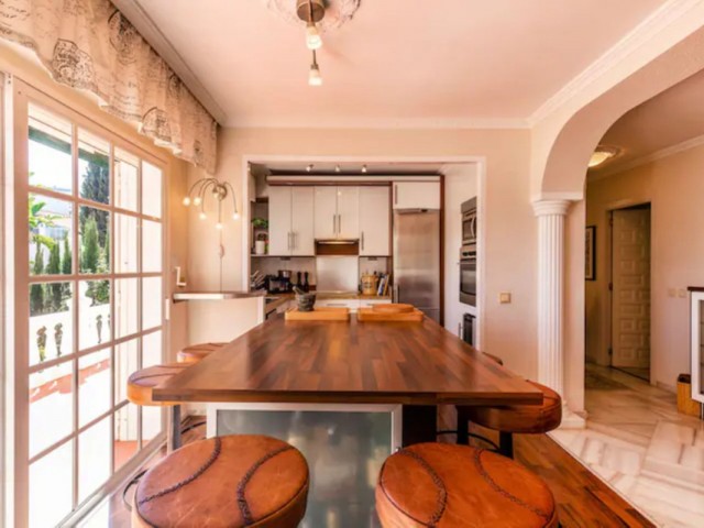 5 Schlafzimmer Villa in Nueva Andalucía