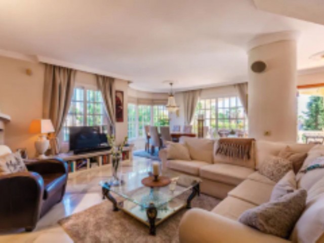 5 Schlafzimmer Villa in Nueva Andalucía