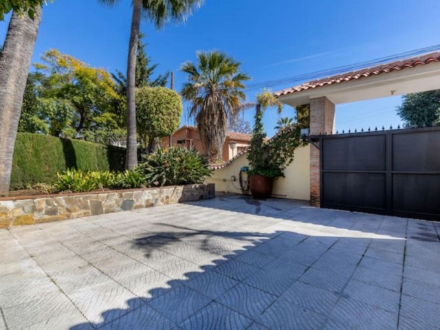 5 Schlafzimmer Villa in Nueva Andalucía