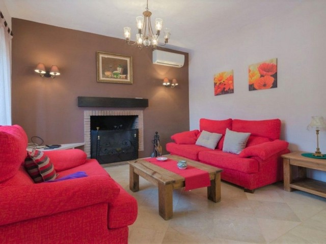 4 Bedrooms Villa in Estepona