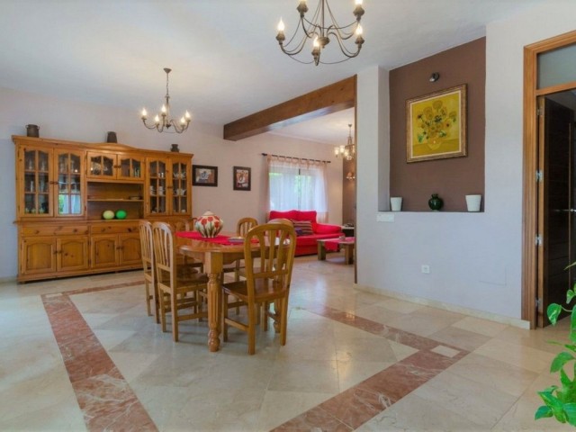 4 Bedrooms Villa in Estepona