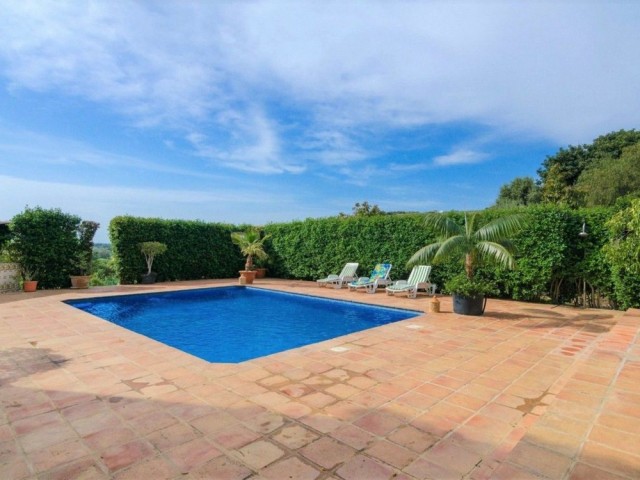 4 Bedrooms Villa in Estepona