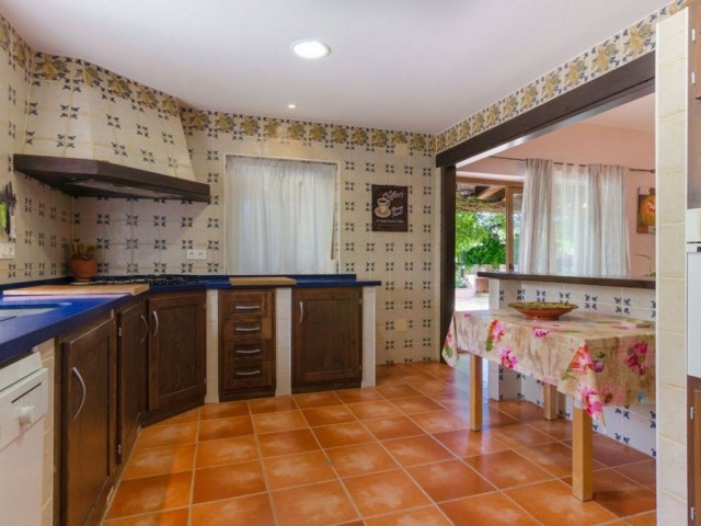4 Bedrooms Villa in Estepona