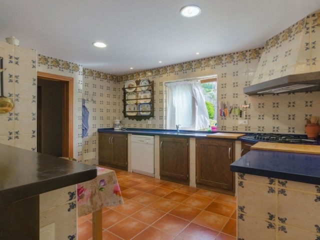 4 Bedrooms Villa in Estepona