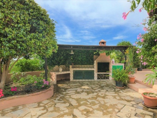 4 Bedrooms Villa in Estepona
