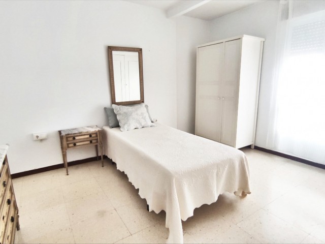 Apartamento con 4 Dormitorios  en Marbella