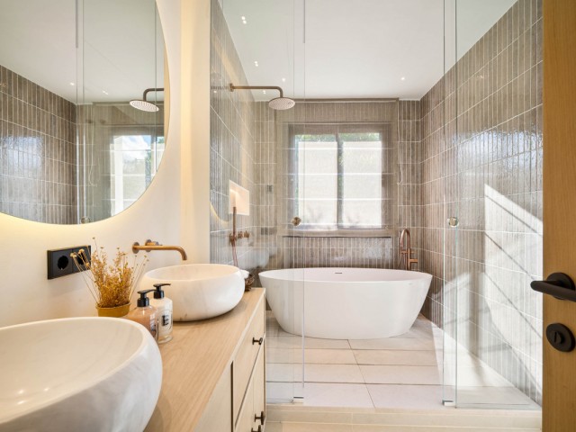 4 Bedrooms Villa in Nueva Andalucía